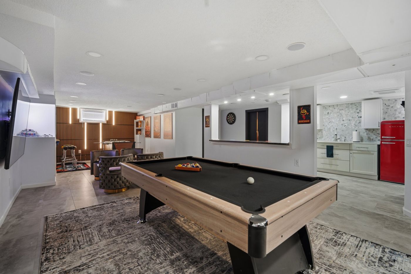 Vacation rental game room with pool table